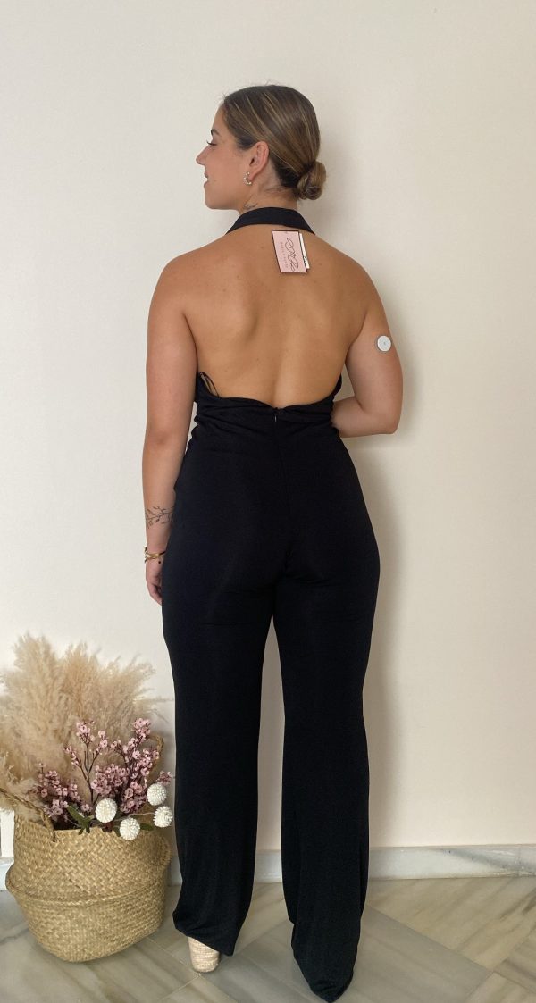 Mono negro atado al cuello - Imagen 3