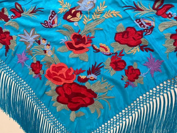 Mantoncillo  de flamenca modelo Rocío en turquesa con bordados en rojo