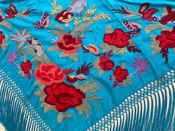 Mantoncillo  de flamenca modelo Rocío en turquesa con bordados en rojo - Imagen 2