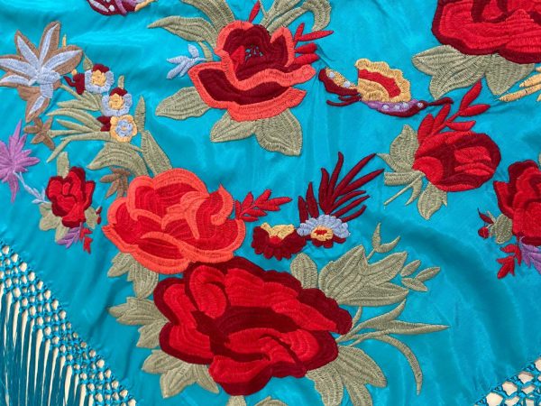 Mantoncillo  de flamenca modelo Rocío en turquesa con bordados en rojo - Imagen 4