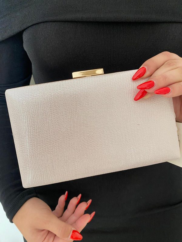 Cartera de mano rosa y dorada