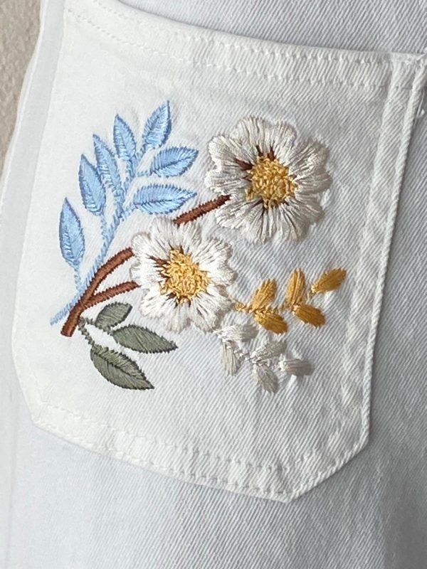 Pantalón vaquero con bordado en bolsillos - Imagen 2