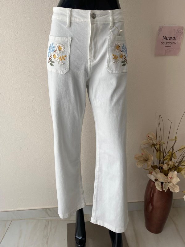 Pantalón vaquero con bordado en bolsillos - Imagen 3