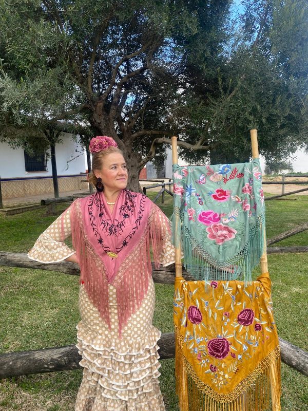 Mantoncillo de flamenca modelo Gabriela maquillaje - Imagen 4