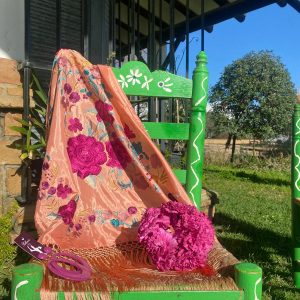 Mantoncillo de flamenca modelo Martina maquillaje con fucsia