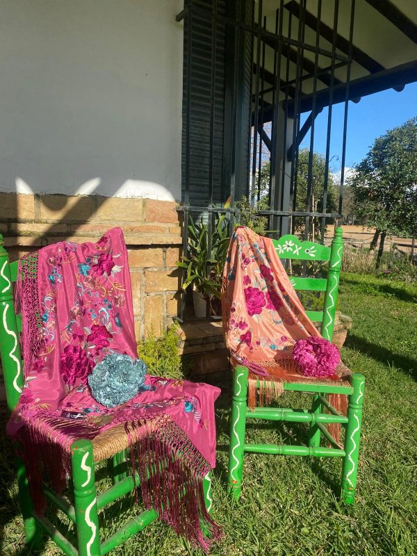 Mantoncillo de flamenca modelo Martina maquillaje con fucsia - Imagen 2