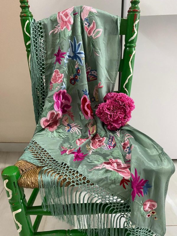 Mantoncillo de flamenca modelo Daniela verde empolvado con fucsia - Imagen 3