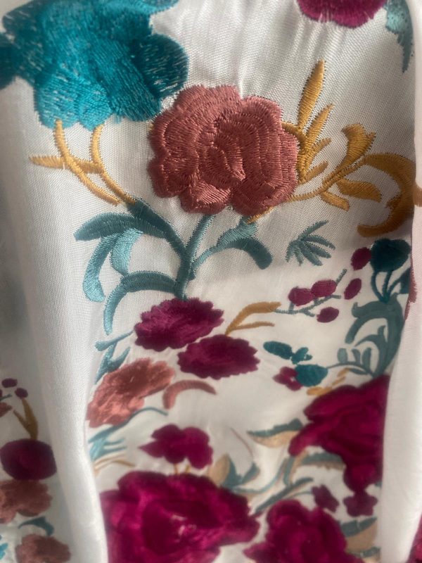 Mantoncillo de flamenca modelo Martina  blanco con fucsia - Imagen 3