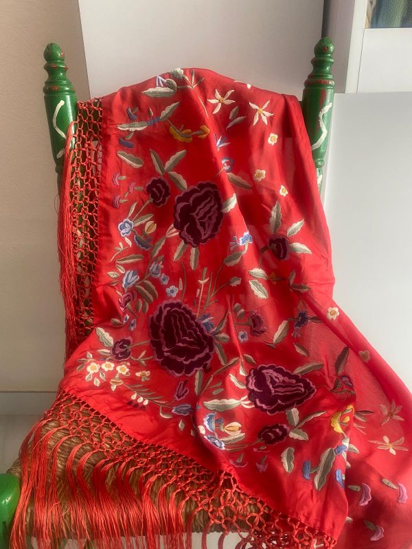 Mantoncillo de flamenca modelo Daniela con burdeos