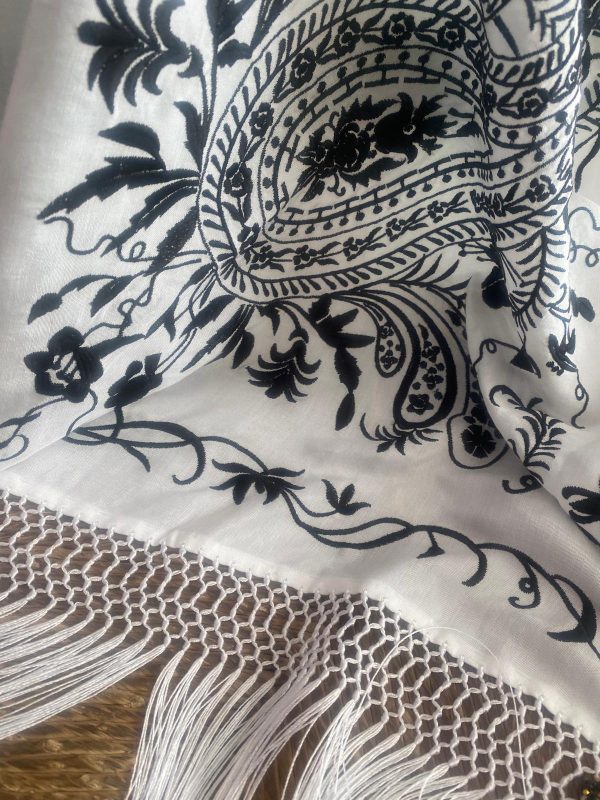 Mantoncillo de flamenca modelo Gabriela blanco - Imagen 2