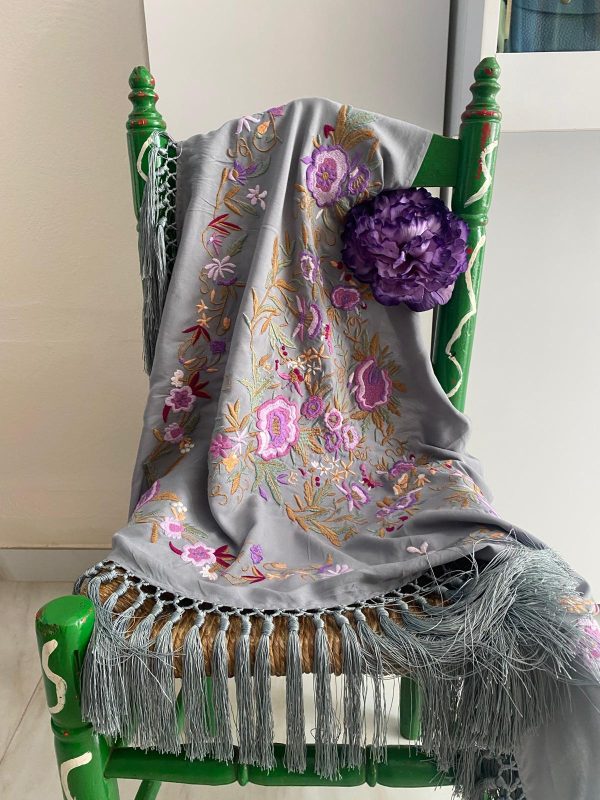 Mantoncillo de flamenca modelo Vega gris con malva