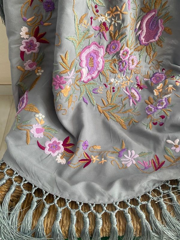 Mantoncillo de flamenca modelo Vega gris con malva - Imagen 3