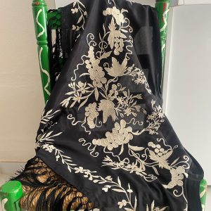 Mantoncillo de flamenca modelo Daniela negro