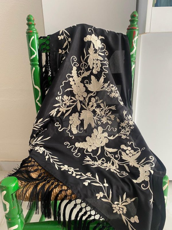 Mantoncillo de flamenca modelo Daniela negro