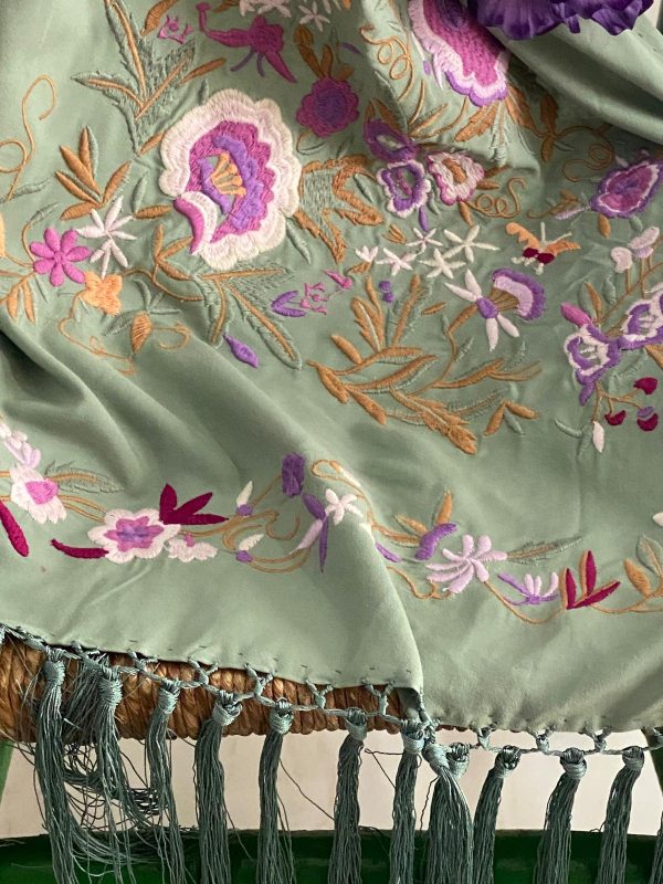 Mantoncillo de flamenca modelo Vega verde viejo - Imagen 2