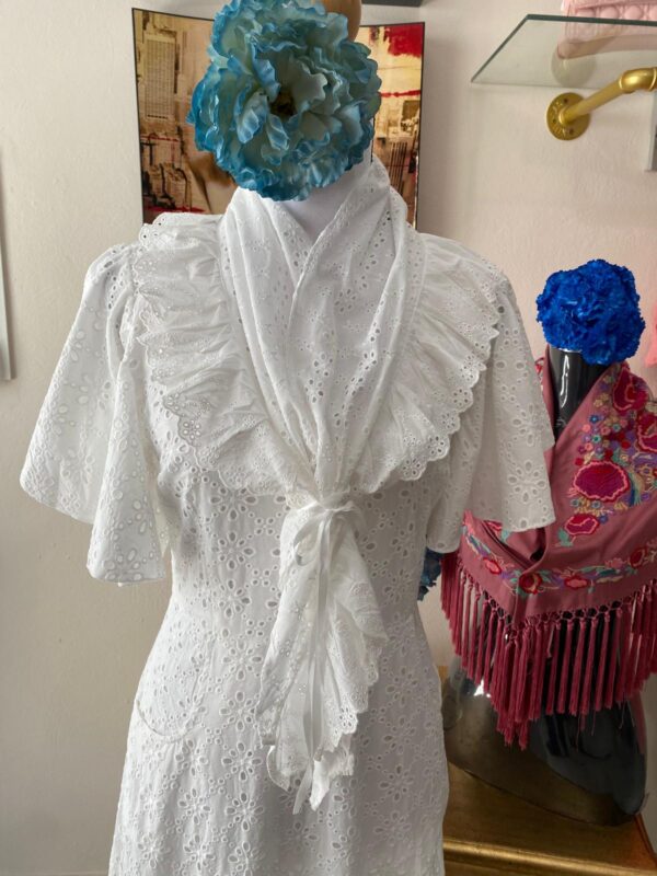 Bata de flamenca perforada blanca - Imagen 2