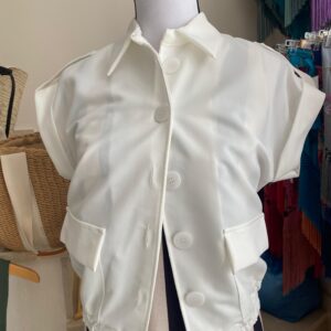 Chaqueta blanca abotonada