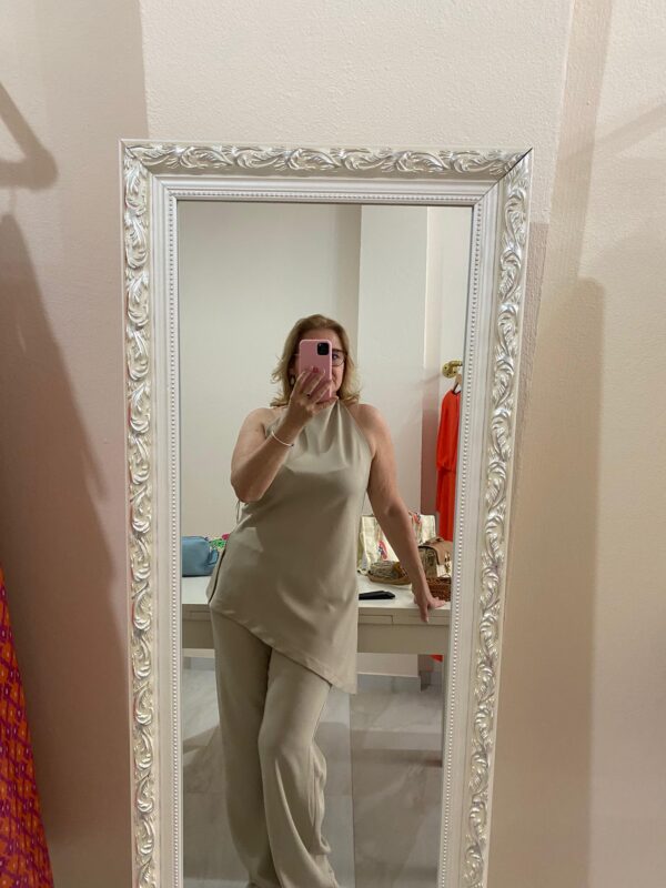 Blusa atada al cuello