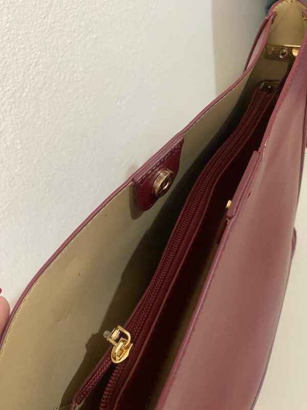 Bolso polipiel con hebilla dorada - Imagen 3