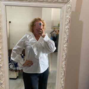 Blusa casual con volante