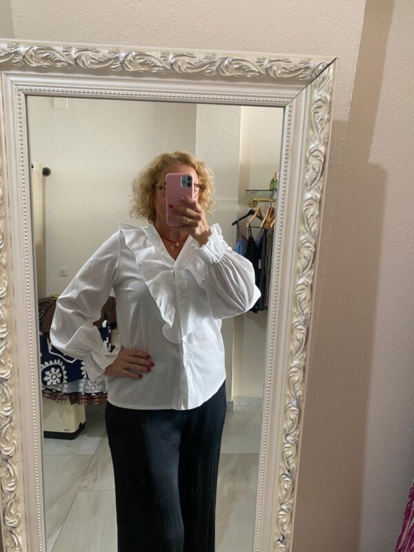 Blusa casual con volante