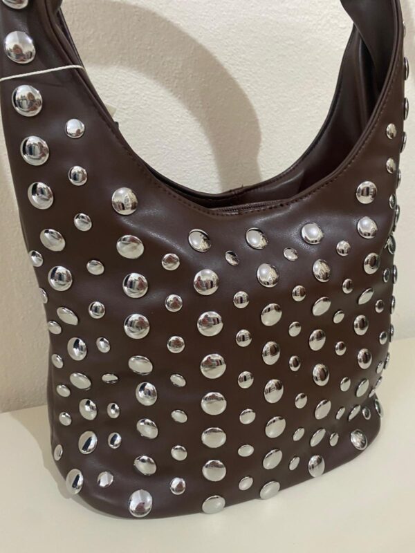 Bolso con tachuelas - Imagen 3