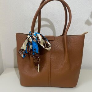 Bolso marrón con lazo