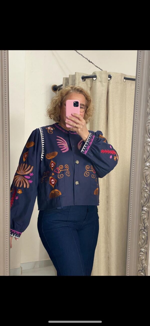 Chaqueta sobre camisa bordada - Imagen 4