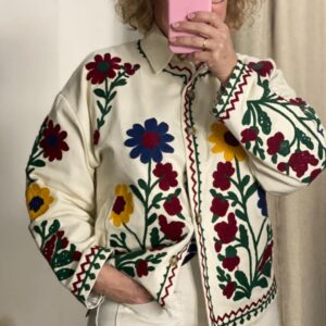 Chaqueta beiges bordada