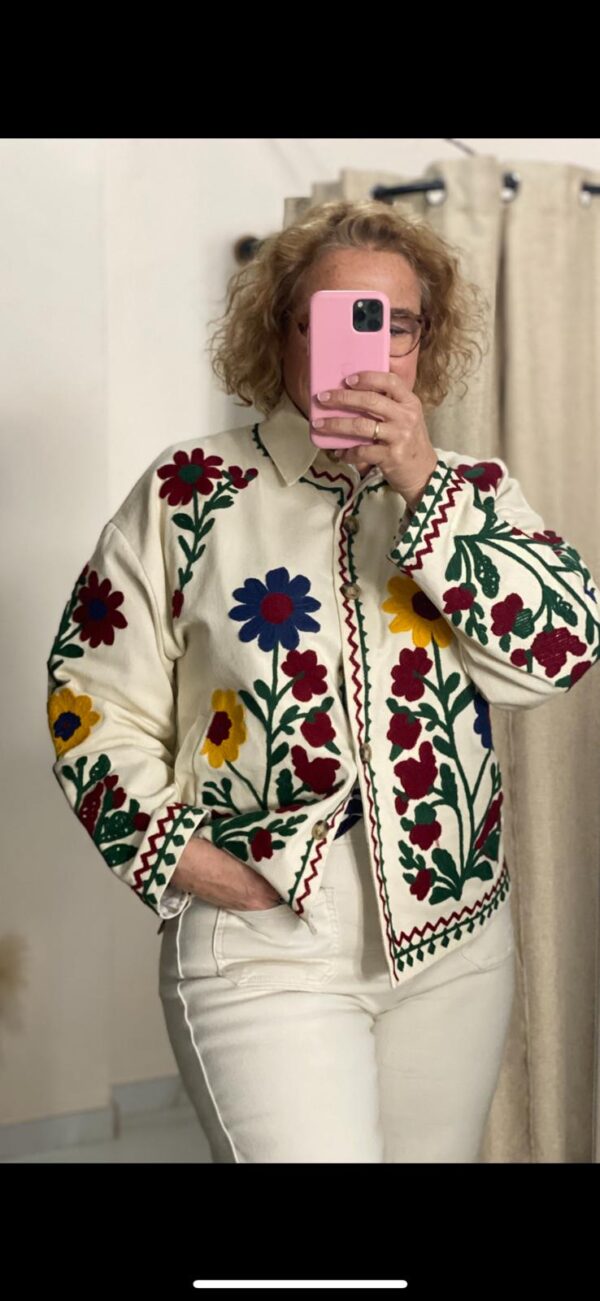 Chaqueta beiges bordada