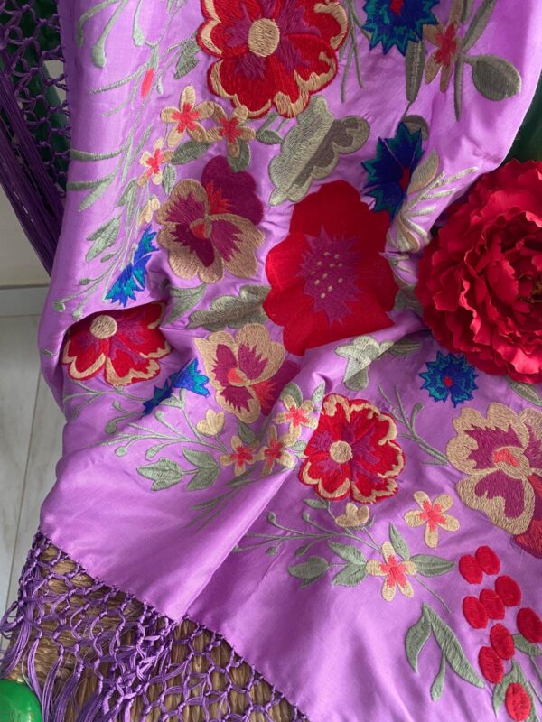 Mantoncillo de flamenca modelo Manuela con rojo - Imagen 3