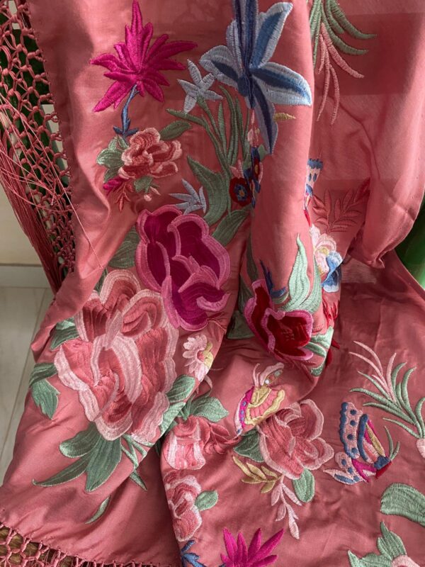 Mantoncillo de flamenca modelo Anastasia rosa empolvado - Imagen 2