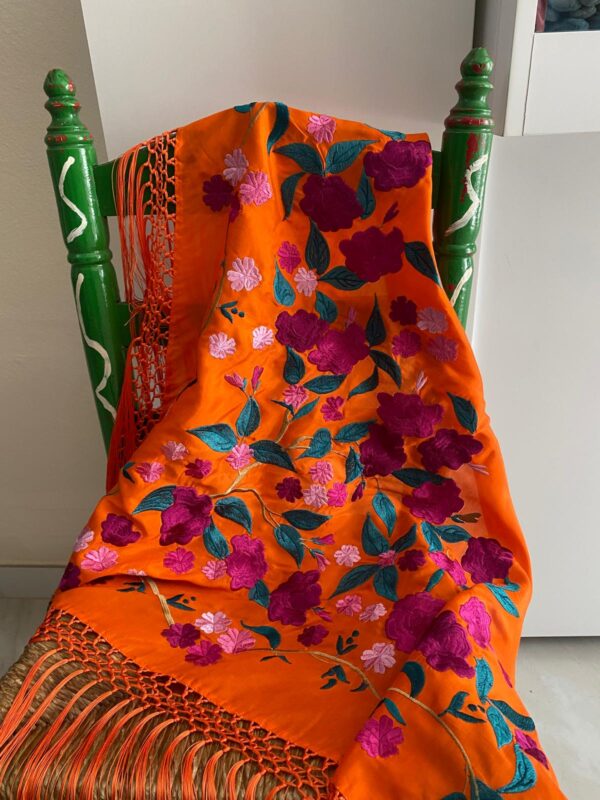 Mantoncillo de flamenca modelo Daniela en naranja
