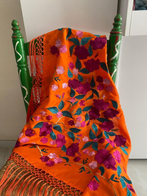 Mantoncillo de flamenca modelo Daniela en naranja - Imagen 2