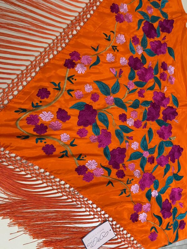 Mantoncillo de flamenca modelo Daniela en naranja - Imagen 4