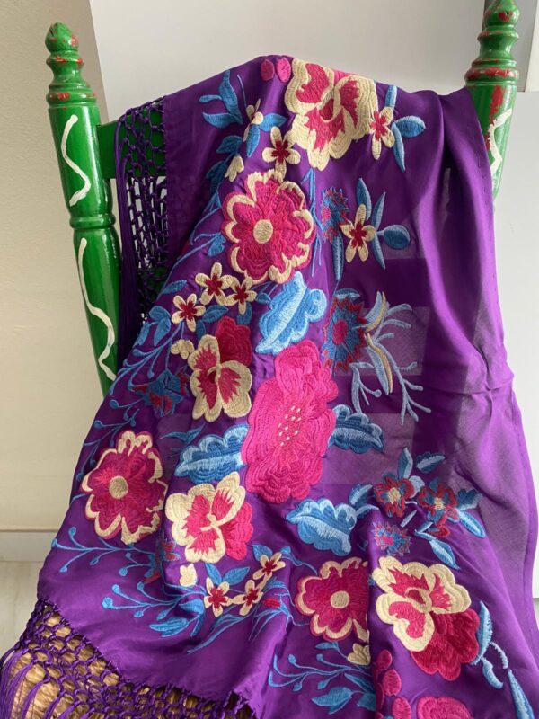 Mantoncillo de flamenca modelo Manuela con fucsia - Imagen 3