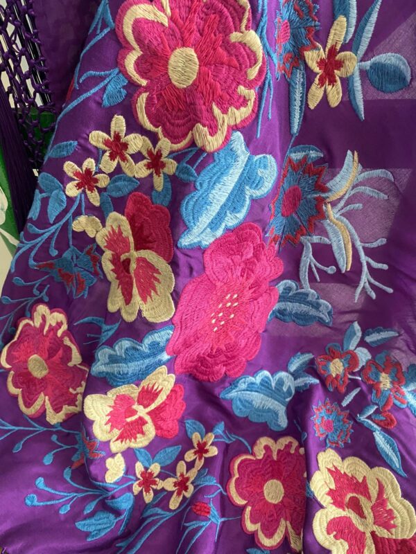 Mantoncillo de flamenca modelo Manuela con fucsia