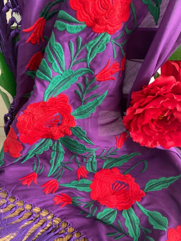 Mantoncillo  de flamenca modelo Flavia con rojo - Imagen 2