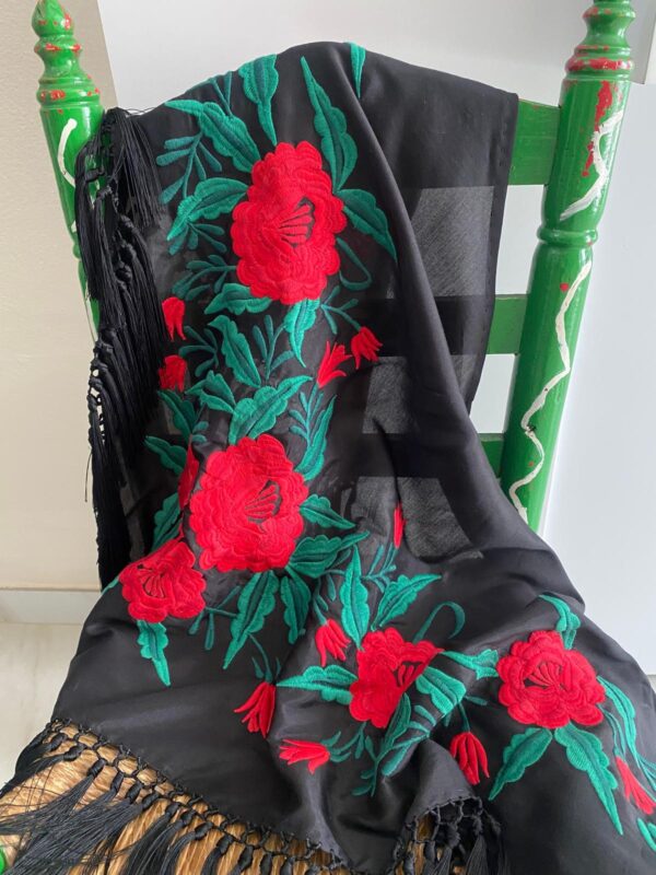 Mantoncillo de flamenca modelo Flavia con rojo - Imagen 3