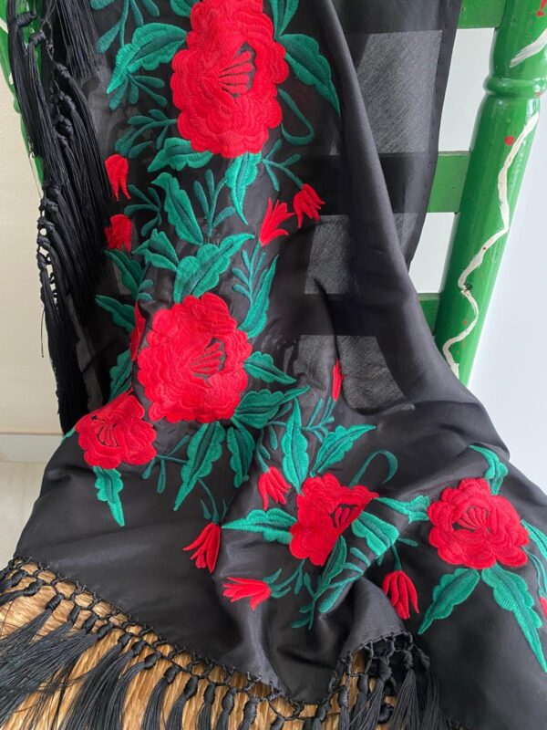 Mantoncillo de flamenca modelo Flavia con rojo