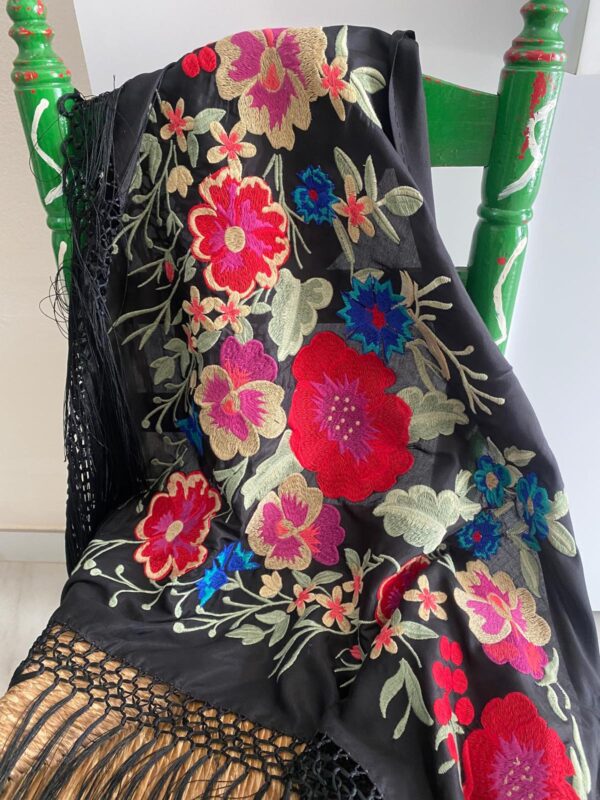 Mantoncillo de flamenca modelo Manuela con rojo