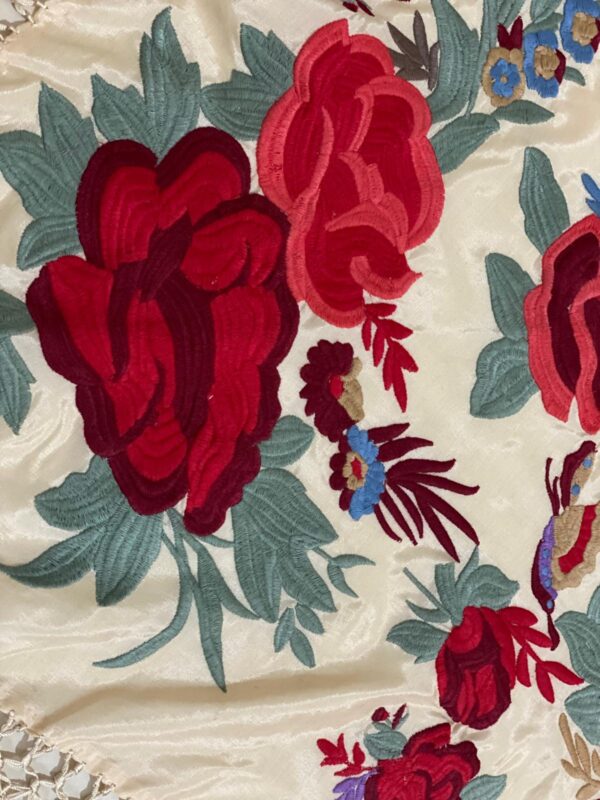 Mantoncillo de flamenca modelo Rocío con rojo - Imagen 2