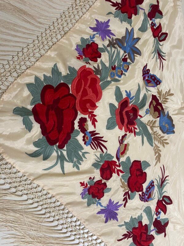 Mantoncillo de flamenca modelo Rocío con rojo - Imagen 3