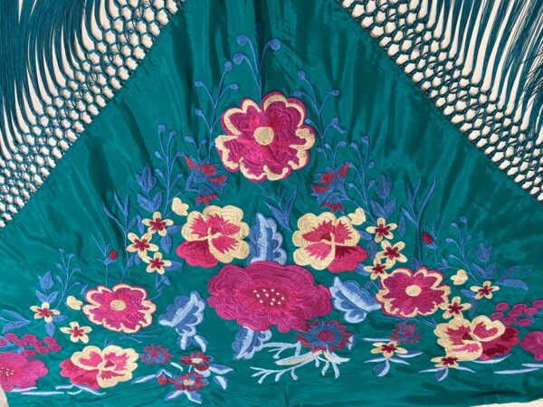 Mantoncillo de flamenca modelo Manuela con fucsia - Imagen 2