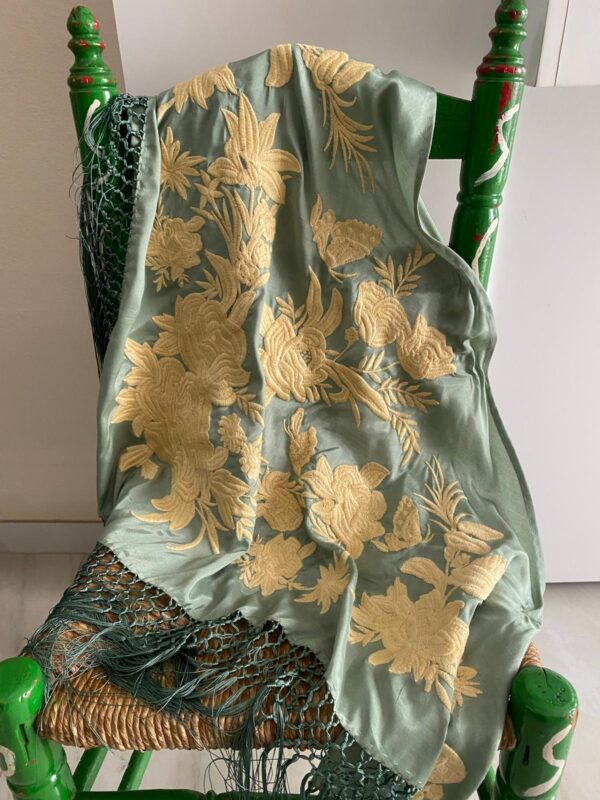 Mantoncillo de flamenca modelo Anastasia algodón beiges