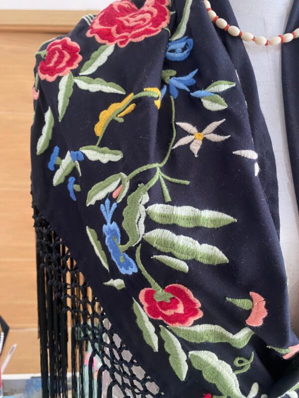 Mantoncillo de flamenca modelo Margarita - Imagen 3