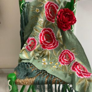 Mantoncillo de flamenca modelo Marina verde viejo