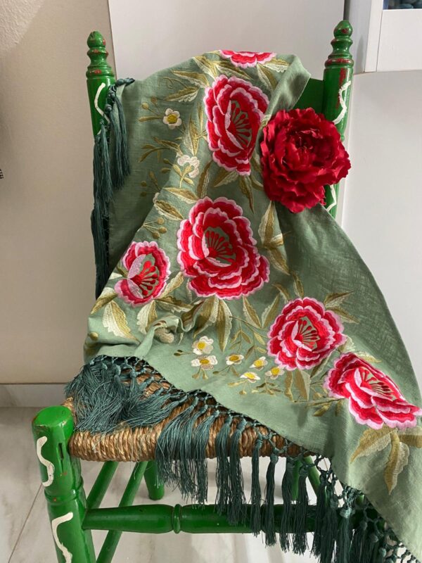 Mantoncillo de flamenca modelo Marina verde viejo