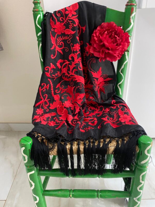 Mantoncillo de flamenca modelo Genoveva con rojo