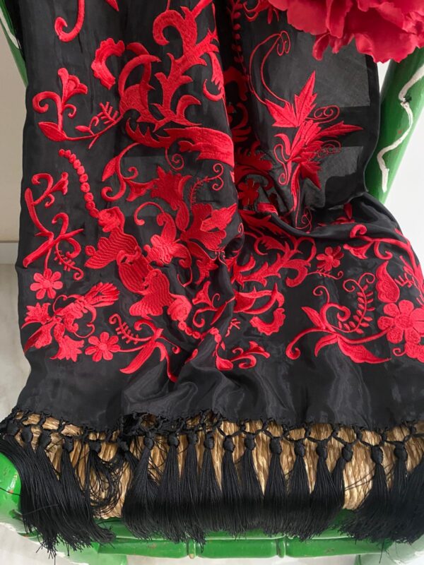 Mantoncillo de flamenca modelo Genoveva con rojo - Imagen 3